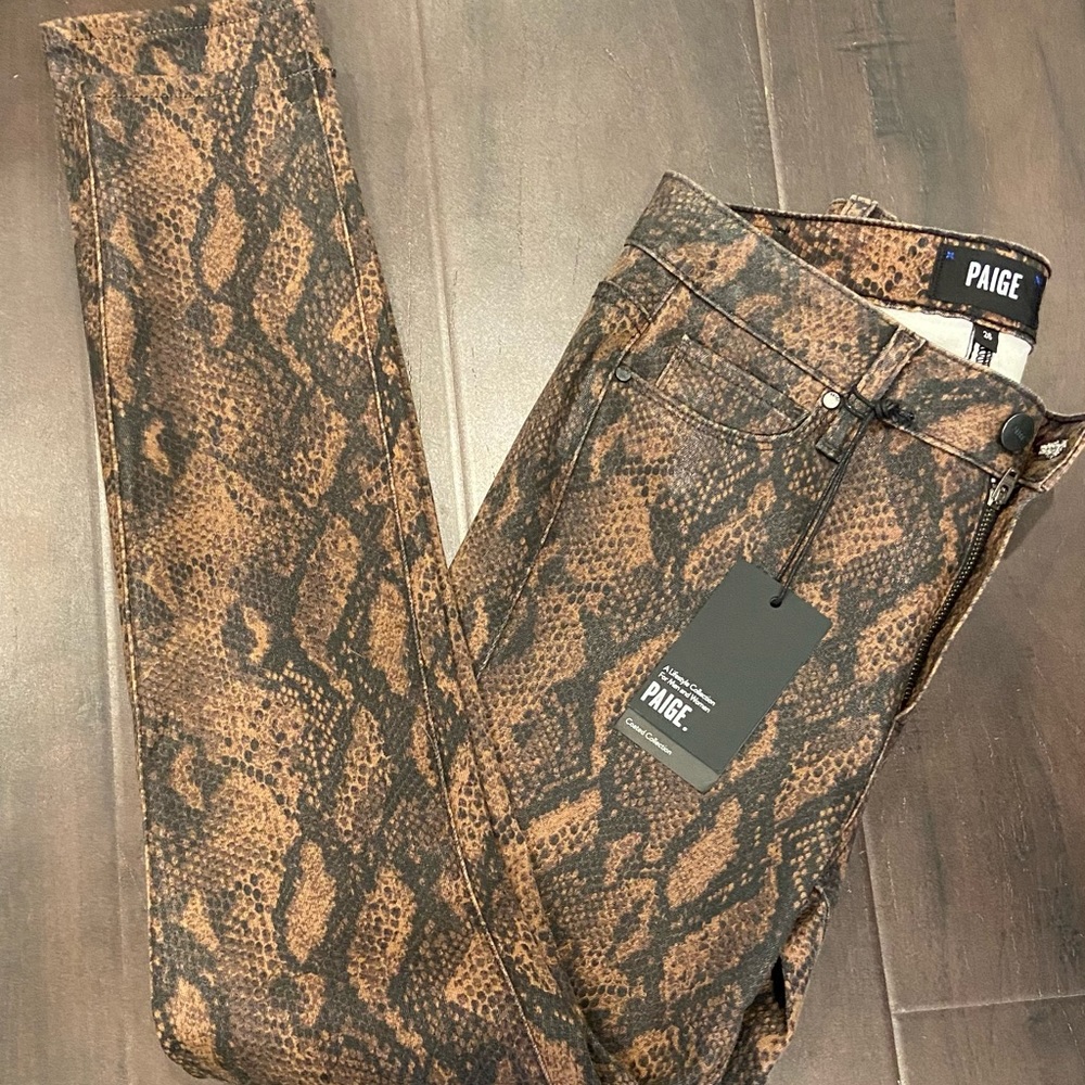 PAIGE DENIM NEW W TAGS SNAKE SKIN PRINTED STRAIGHT LEG JEAN SIZE 26